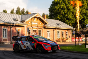 Tanak è il nuovo leader del Mondiale Rally: sorpasso a Evans!