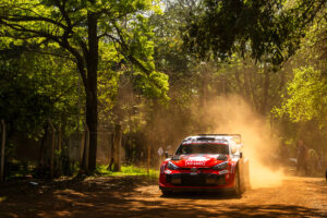 WRC Paraguay: Sami Pajari passa in testa, ma ancora forature
